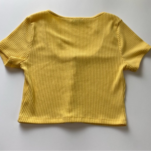 BLĀSHE, YELLOW TOP, SHORT SLEEVED, U TOP, SMALL - Picture 2 of 7